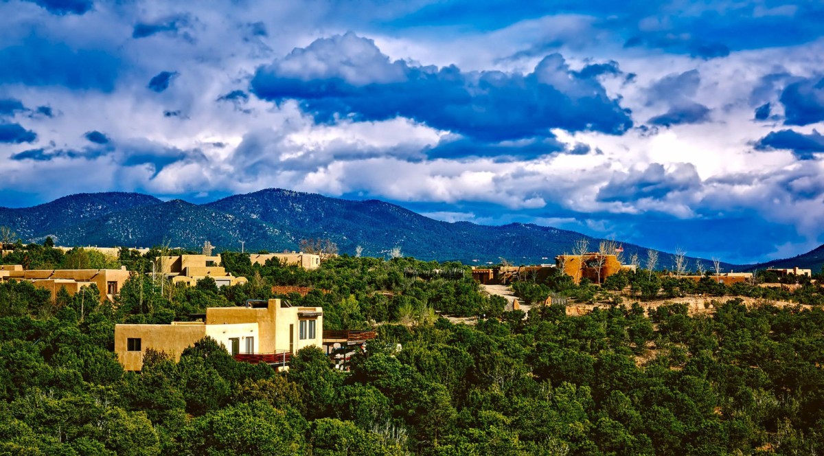 A landscape picture of Santa Fe, New Mexico.